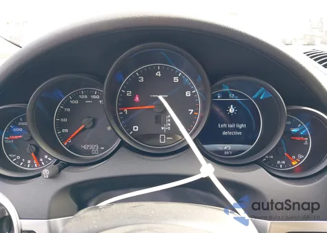 2018 Porsche Cayenne Platinum Edition z USA, uszkodzony, nr VIN WP1AA2A22JKA03807